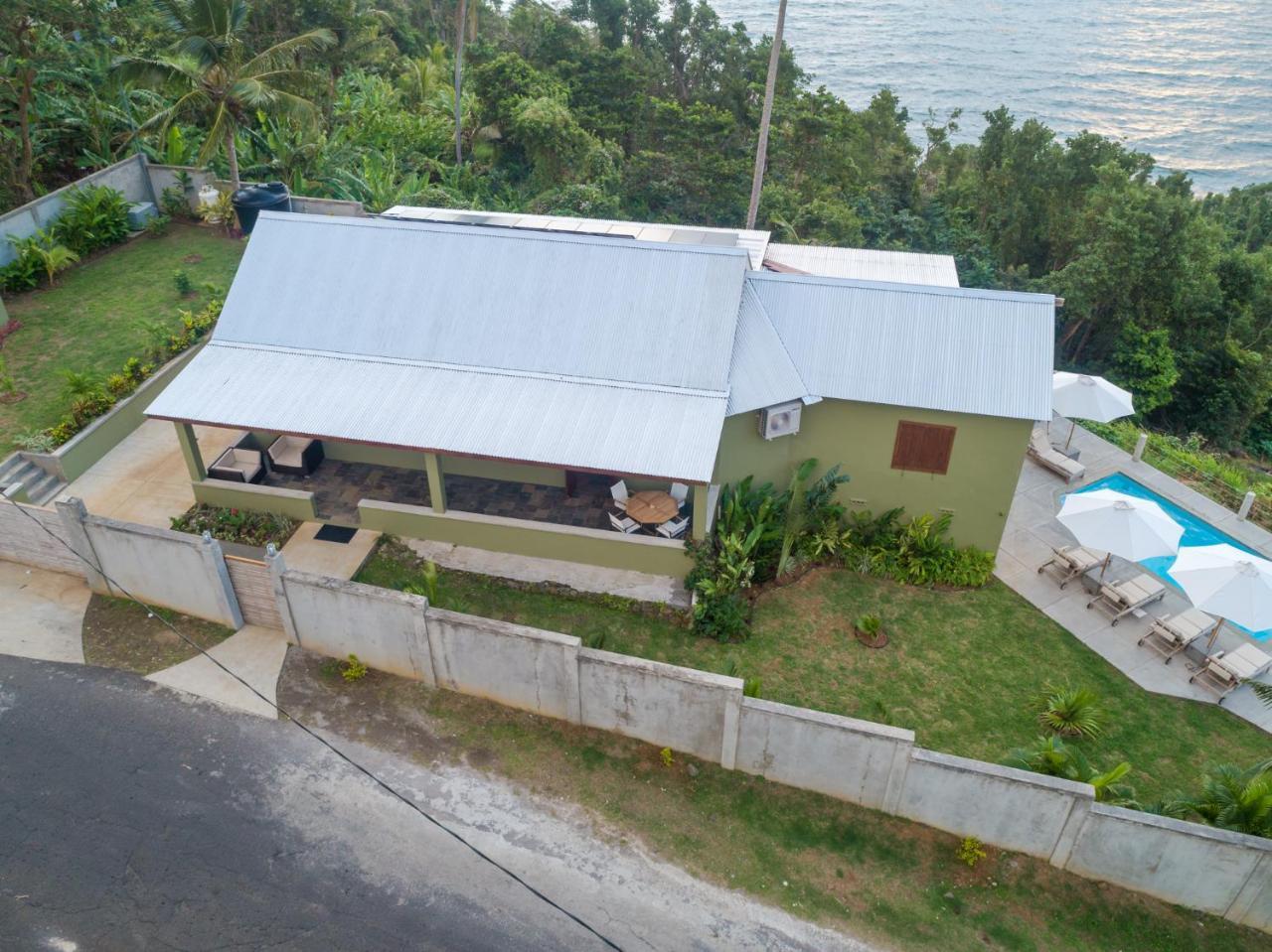Pagua Bay House - Oceanfront Cabana'S Marigot Екстериор снимка